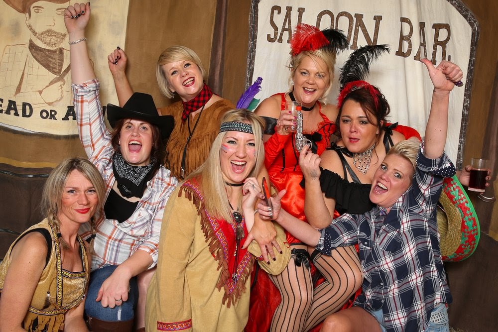 WILD WEST PACKAGE SALOON PHOTO AREA